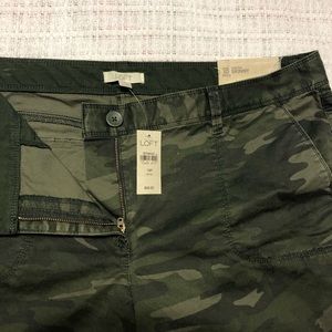 NWT: Loft Size 18P Camo Skinny Pant